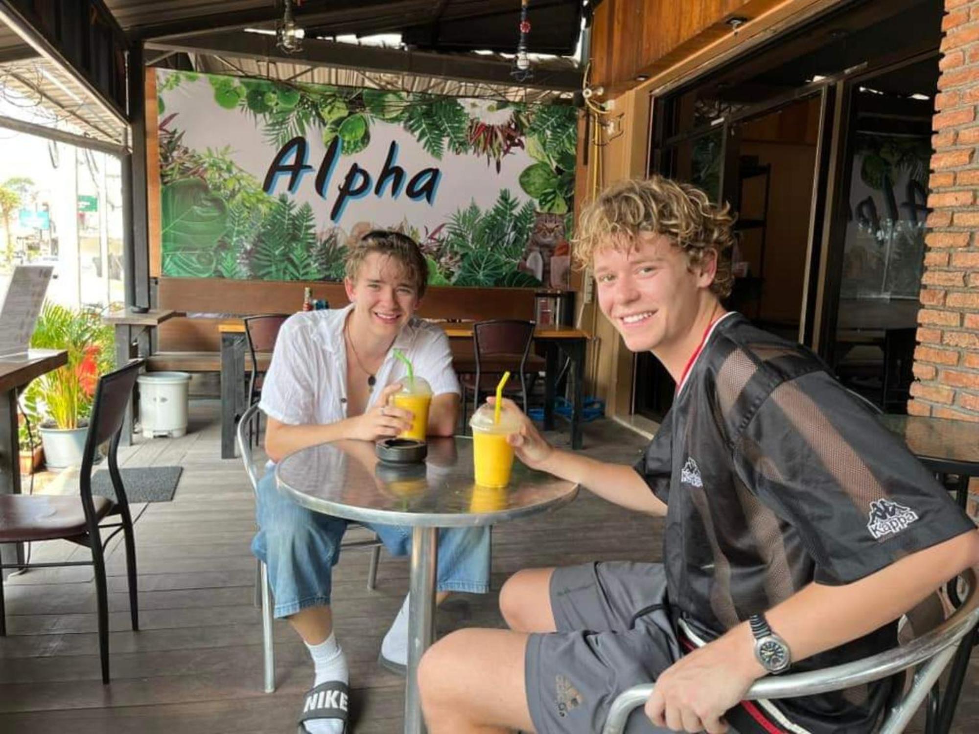 Alpha Hostel Cafe&Bar Ban Khlong Yai Eksteriør bilde